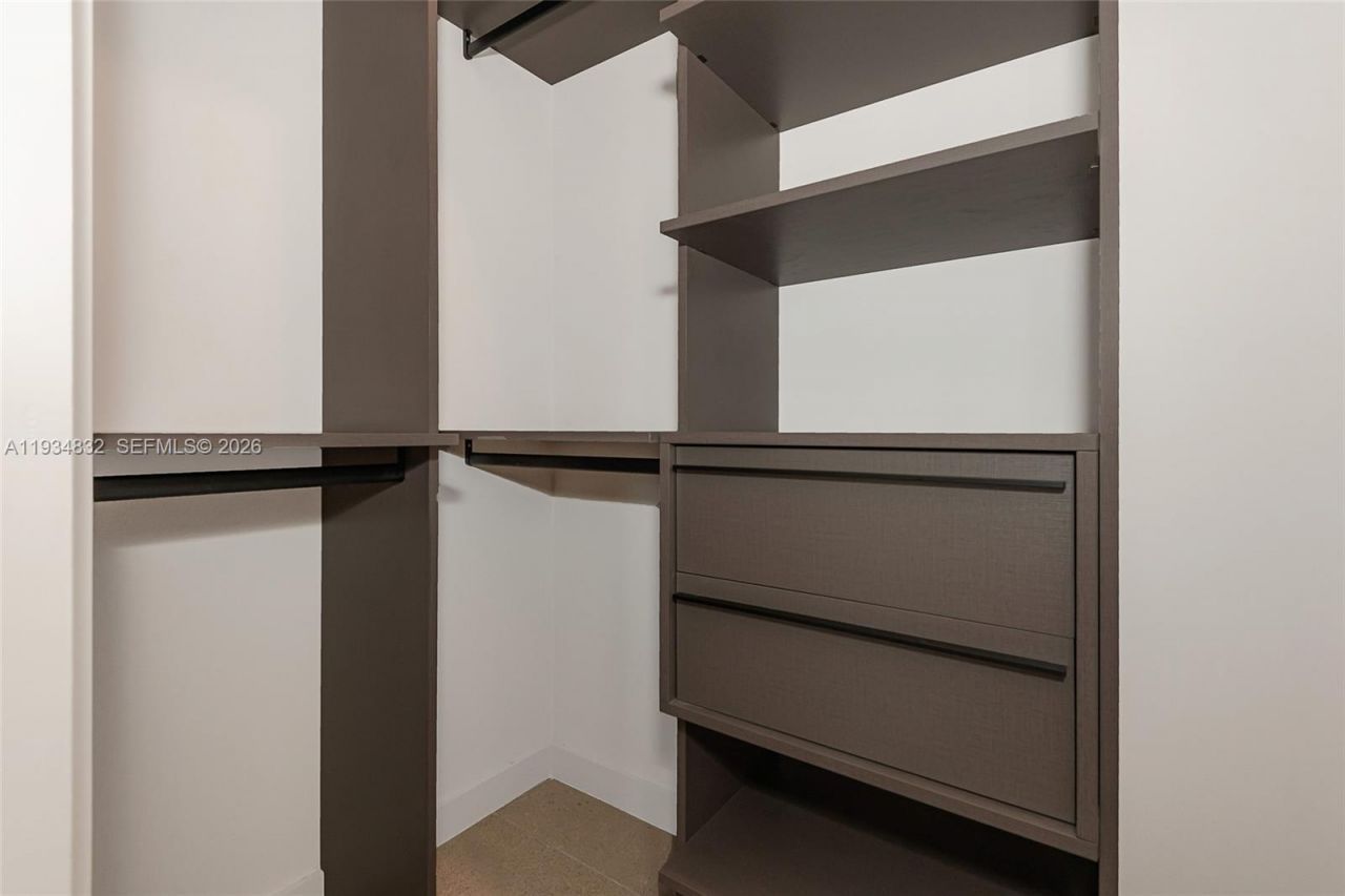 11 NE 6 St , Unit 2709, Miami, FL 33132 Photo