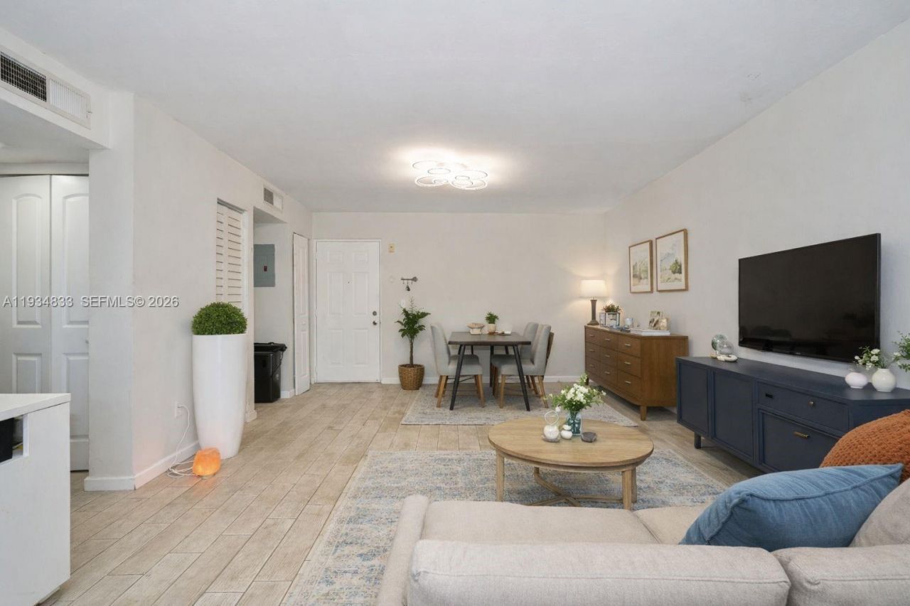 8240 SW 210th St, Unit 207, Cutler Bay, FL 33189 Photo