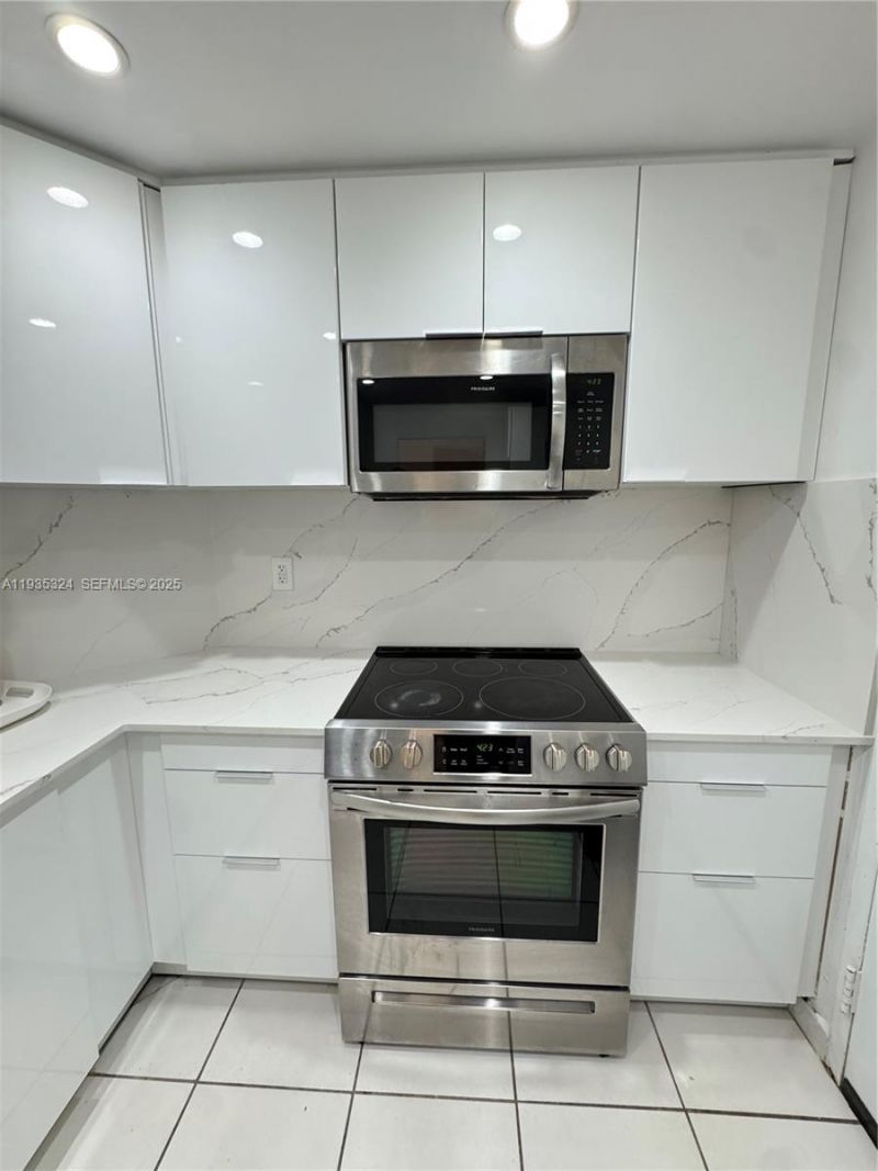 300 Bayview Dr, Unit 509, Sunny Isles Beach, FL 33160 Photo