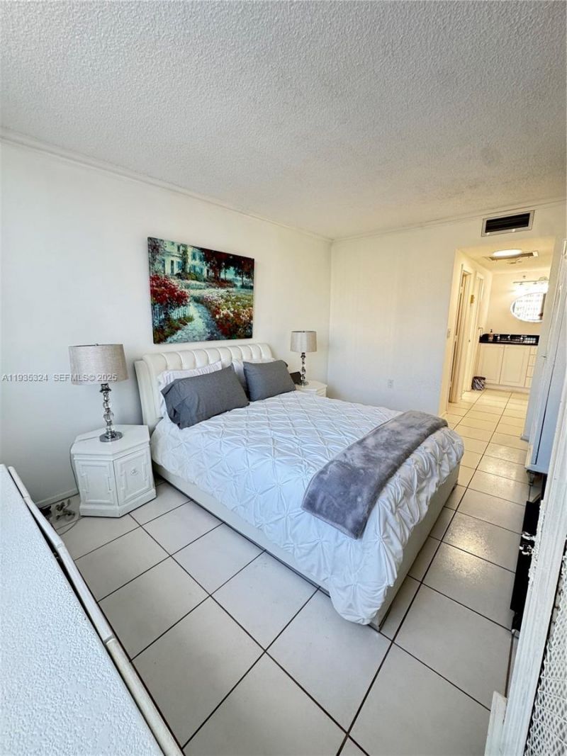 300 Bayview Dr, Unit 509, Sunny Isles Beach, FL 33160 Photo