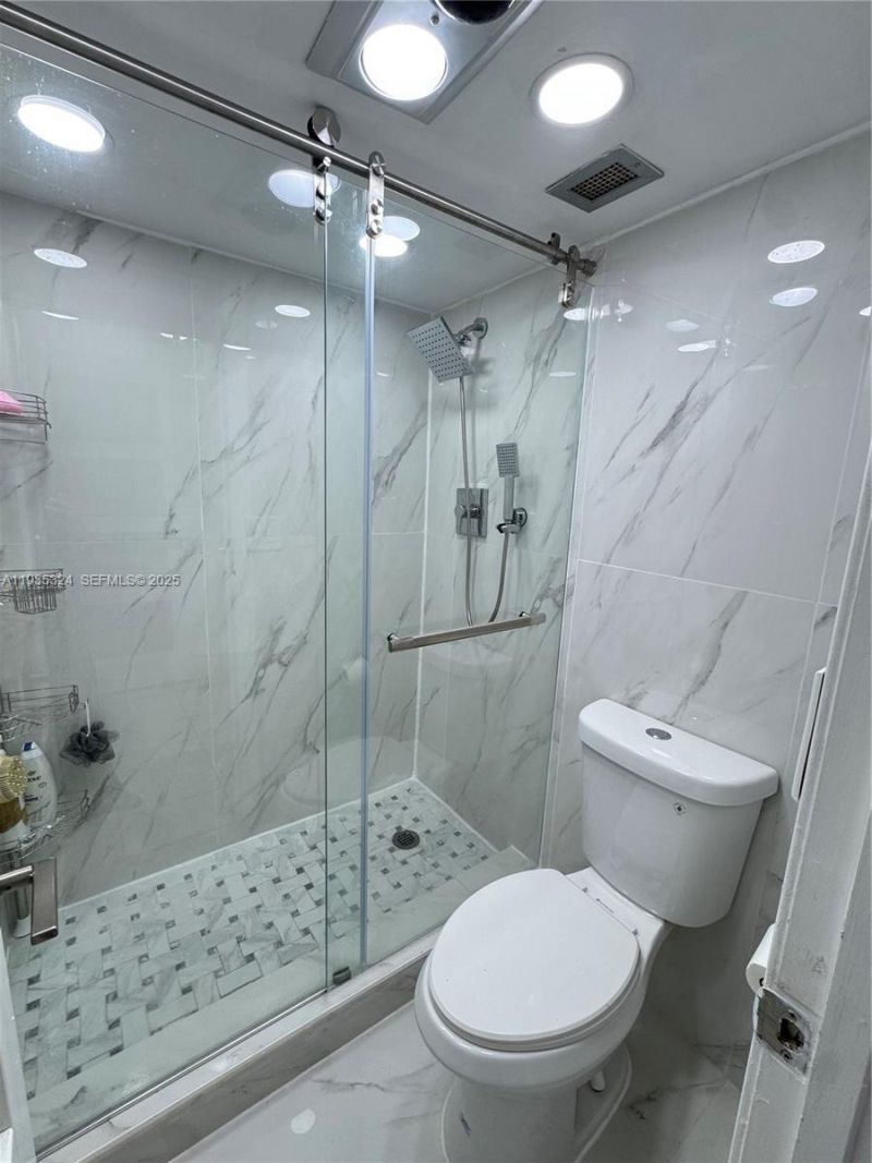 300 Bayview Dr, Unit 509, Sunny Isles Beach, FL 33160 Photo