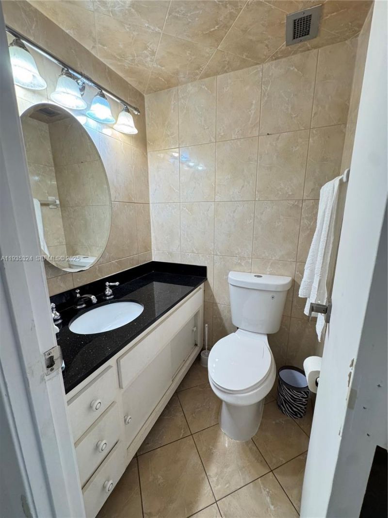 300 Bayview Dr, Unit 509, Sunny Isles Beach, FL 33160 Photo