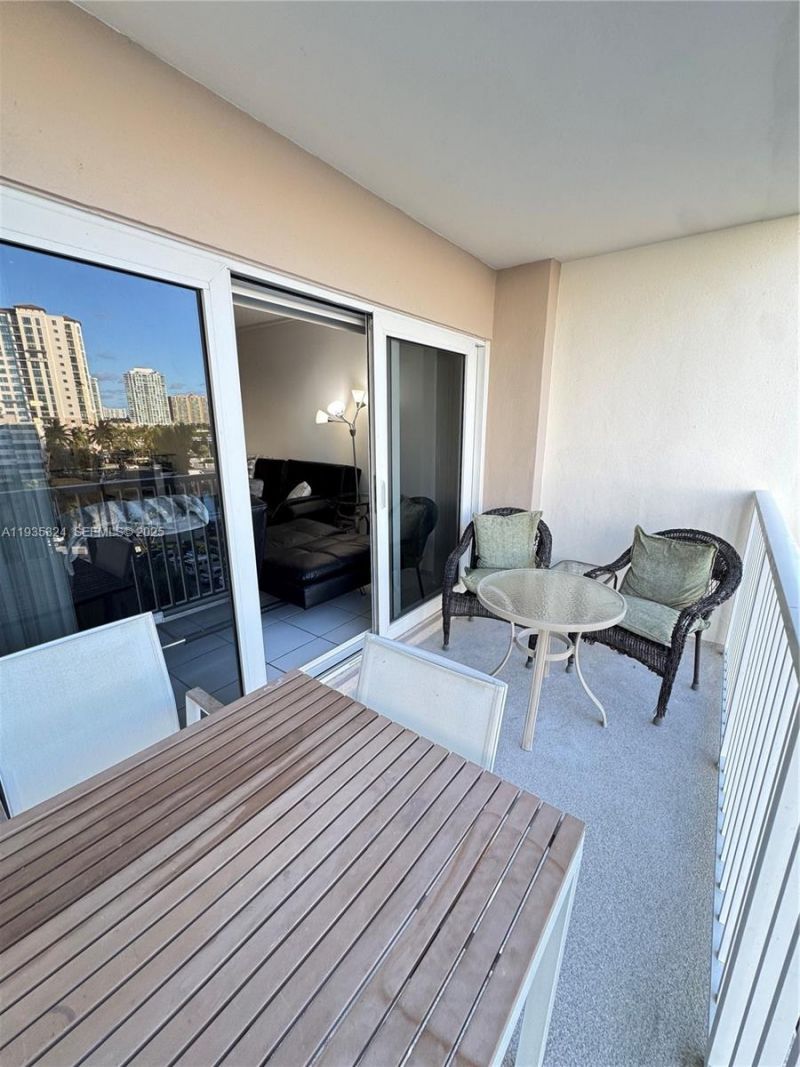 300 Bayview Dr, Unit 509, Sunny Isles Beach, FL 33160 Photo