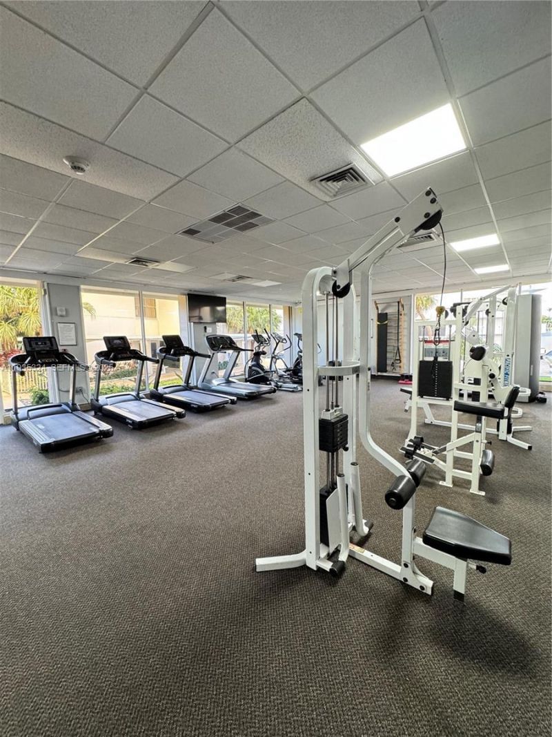 300 Bayview Dr, Unit 509, Sunny Isles Beach, FL 33160 Photo