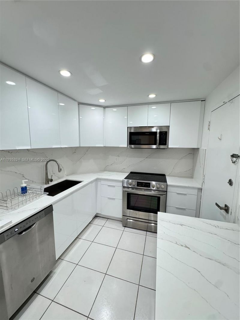 300 Bayview Dr, Unit 509, Sunny Isles Beach, FL 33160 Photo
