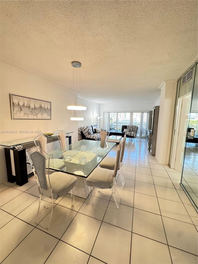 300 Bayview Dr, Unit 509, Sunny Isles Beach, FL 33160 Photo