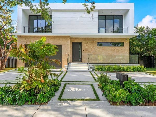 2096 Alamanda Dr, North Miami, FL 33181