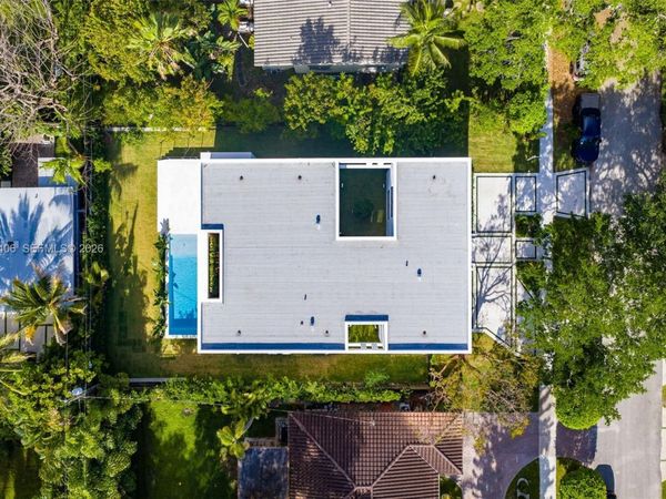 2096 Alamanda Dr, North Miami, FL 33181