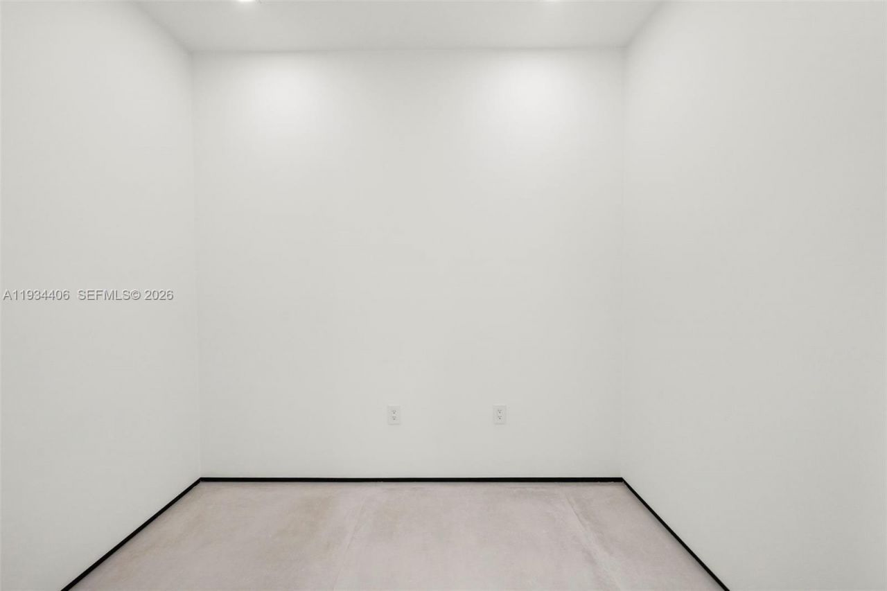 2096 Alamanda Dr, North Miami, FL 33181 Photo