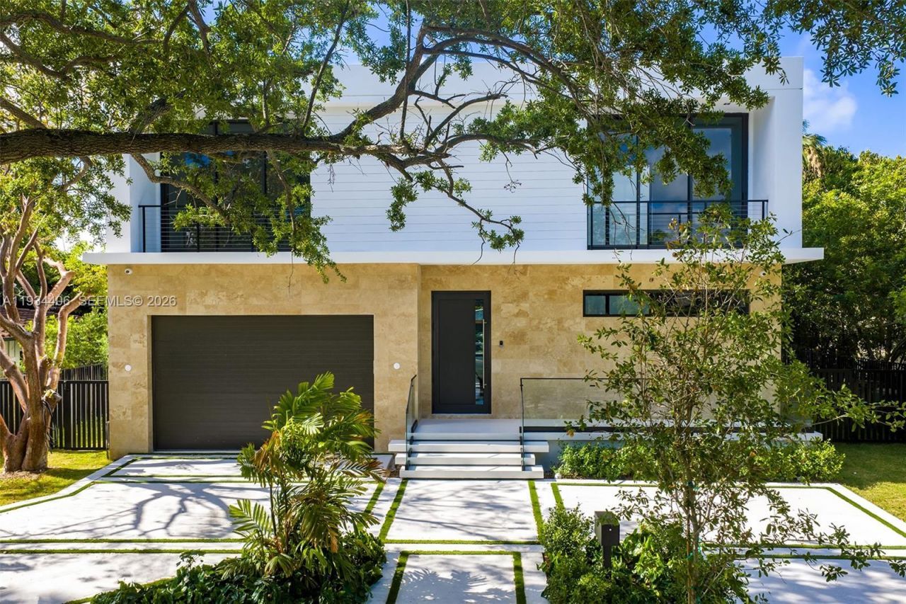 2096 Alamanda Dr, North Miami, FL 33181 Photo