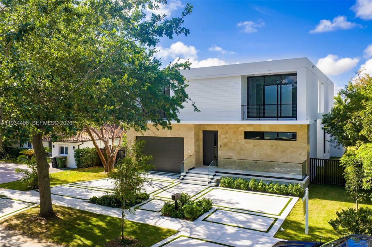 2096 Alamanda Dr, North Miami, FL 33181 Photo