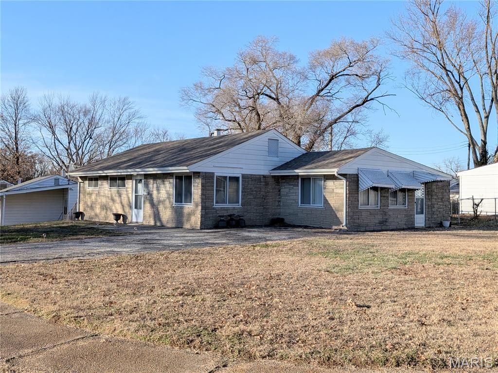 7801 Ellington Drive, Saint Louis, MO 63121 Main Photo