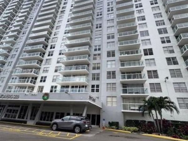 230 174th St, Unit 808, Sunny Isles Beach, FL 33160
