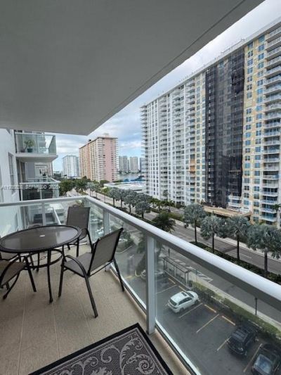 230 174th St, Unit 808, Sunny Isles Beach, FL 33160 Photo