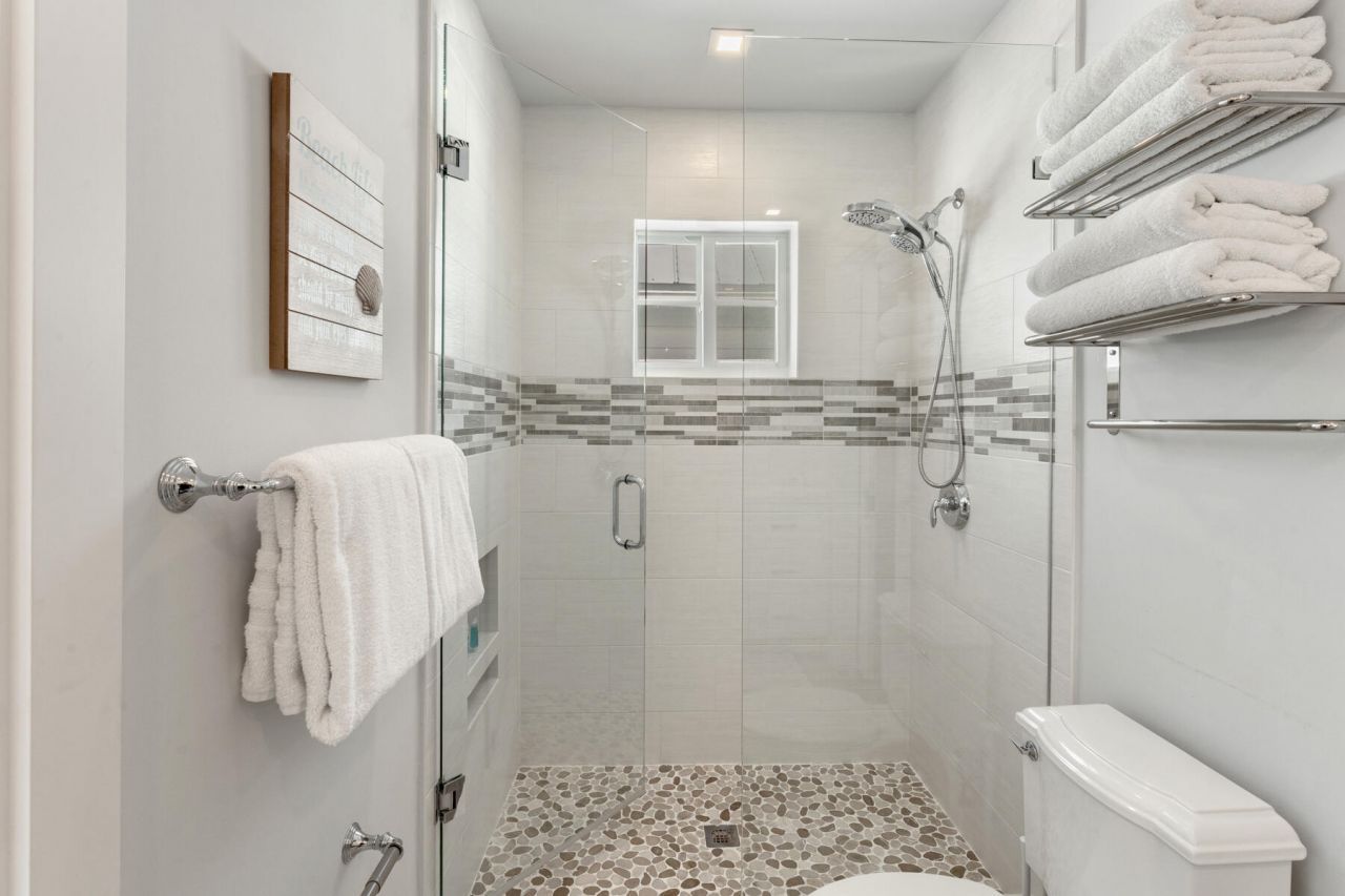 81906 Overseas Highway, Unit 2, Islamorada, FL 33036 Photo