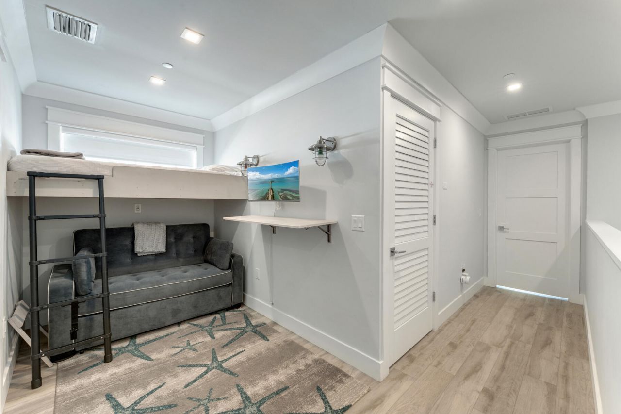 81906 Overseas Highway, Unit 2, Islamorada, FL 33036 Photo