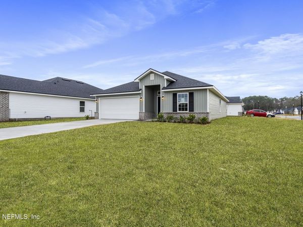 8223 HELMSLEY Boulevard, Jacksonville, FL 32219