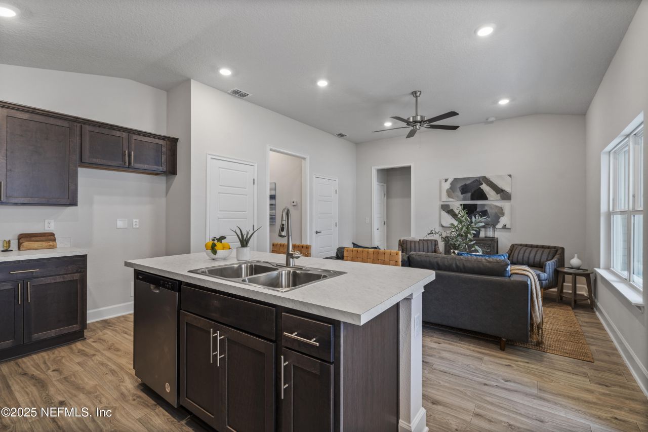 8223 Helmsley Boulevard, Jacksonville, FL 32219 Photo