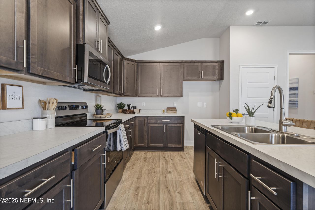8223 Helmsley Boulevard, Jacksonville, FL 32219 Photo