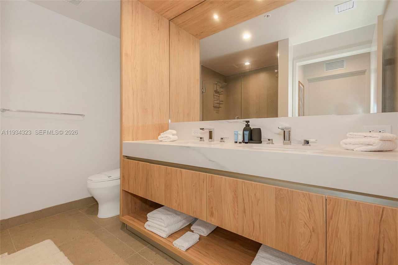 11 NE 6 St , Unit 1407, Miami, FL 33132 Photo