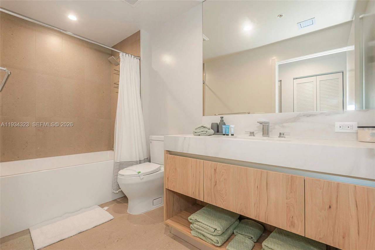 11 NE 6 St , Unit 1407, Miami, FL 33132 Photo