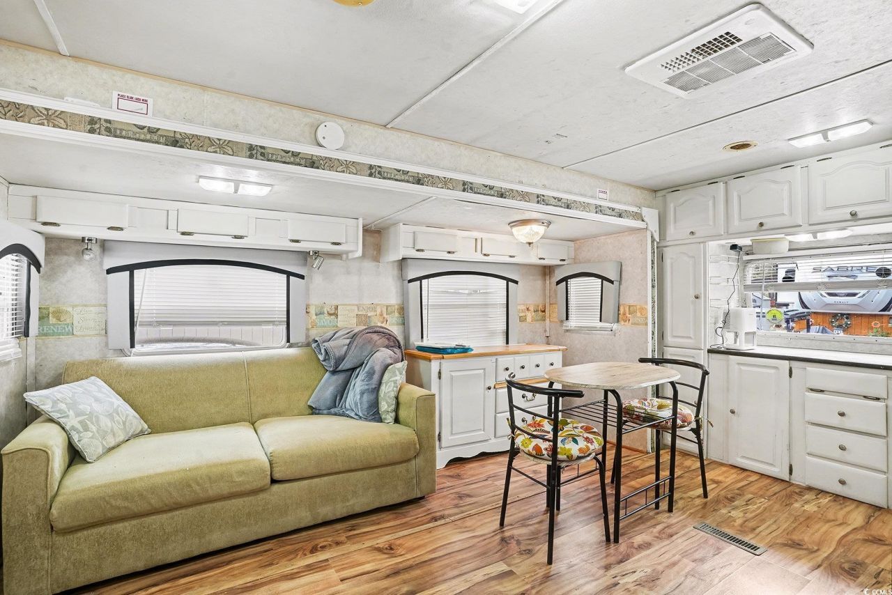 613-450 5th Ave. S Photo 8