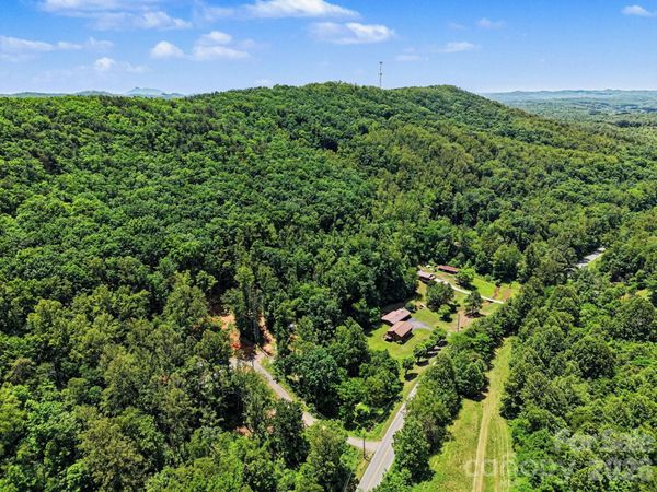 2828 E Pine Street, Mount Airy, NC 27030