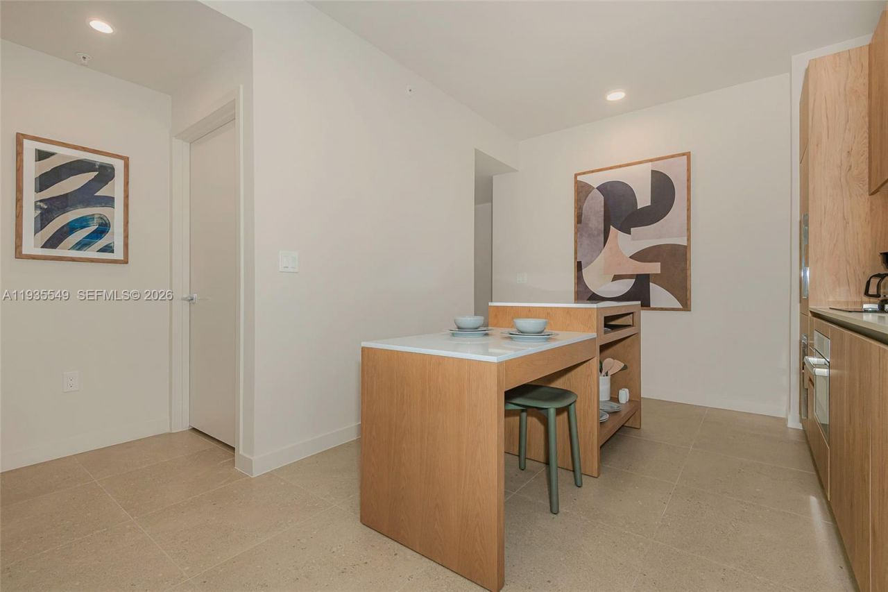 11 NE 6 St , Unit 1407, Miami, FL 33132 Photo