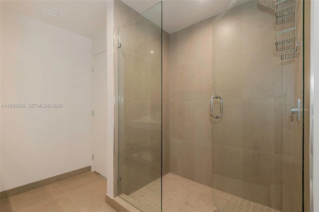 11 NE 6 St , Unit 1407, Miami, FL 33132 Photo