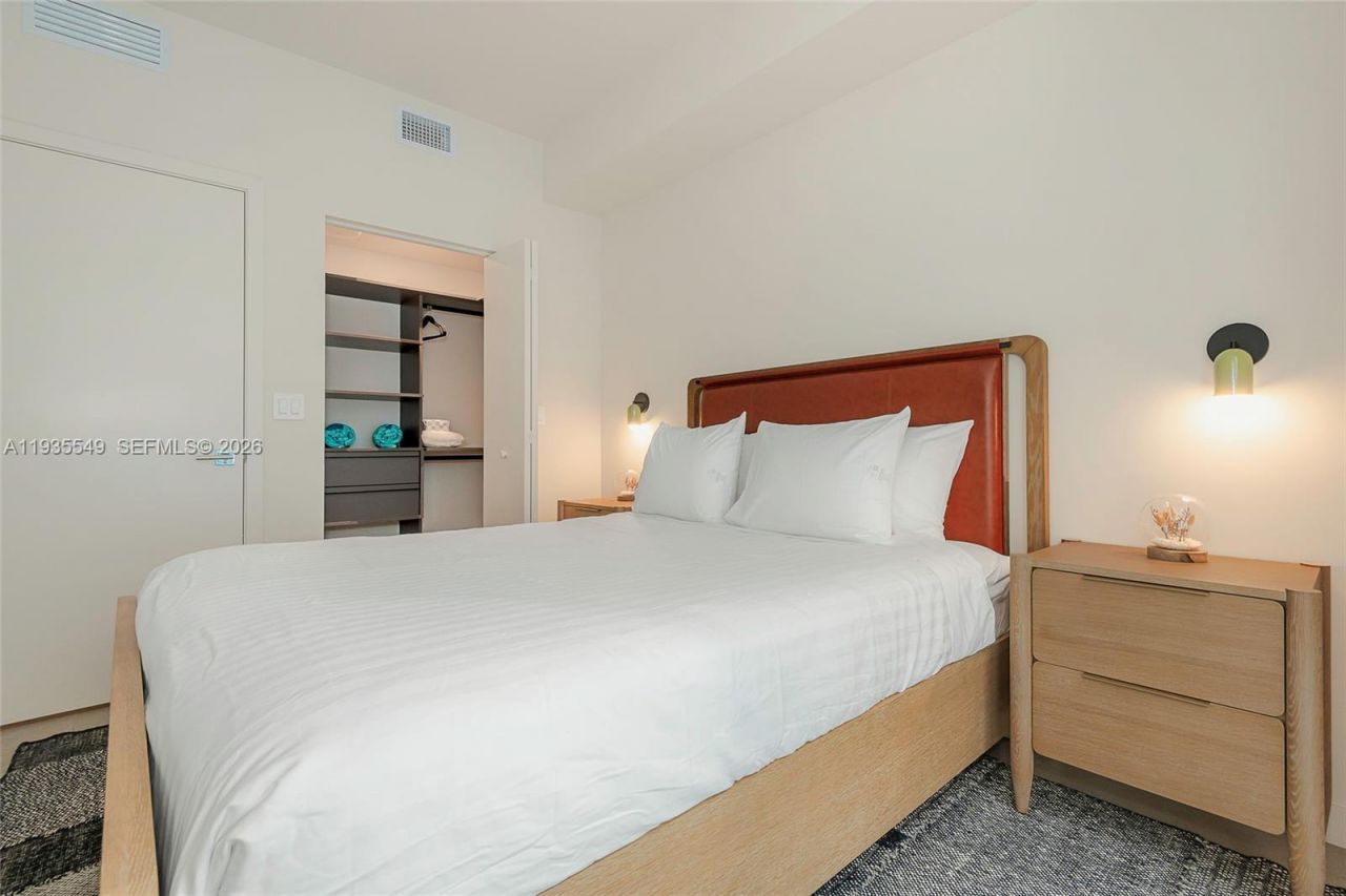 11 NE 6 St , Unit 1407, Miami, FL 33132 Photo