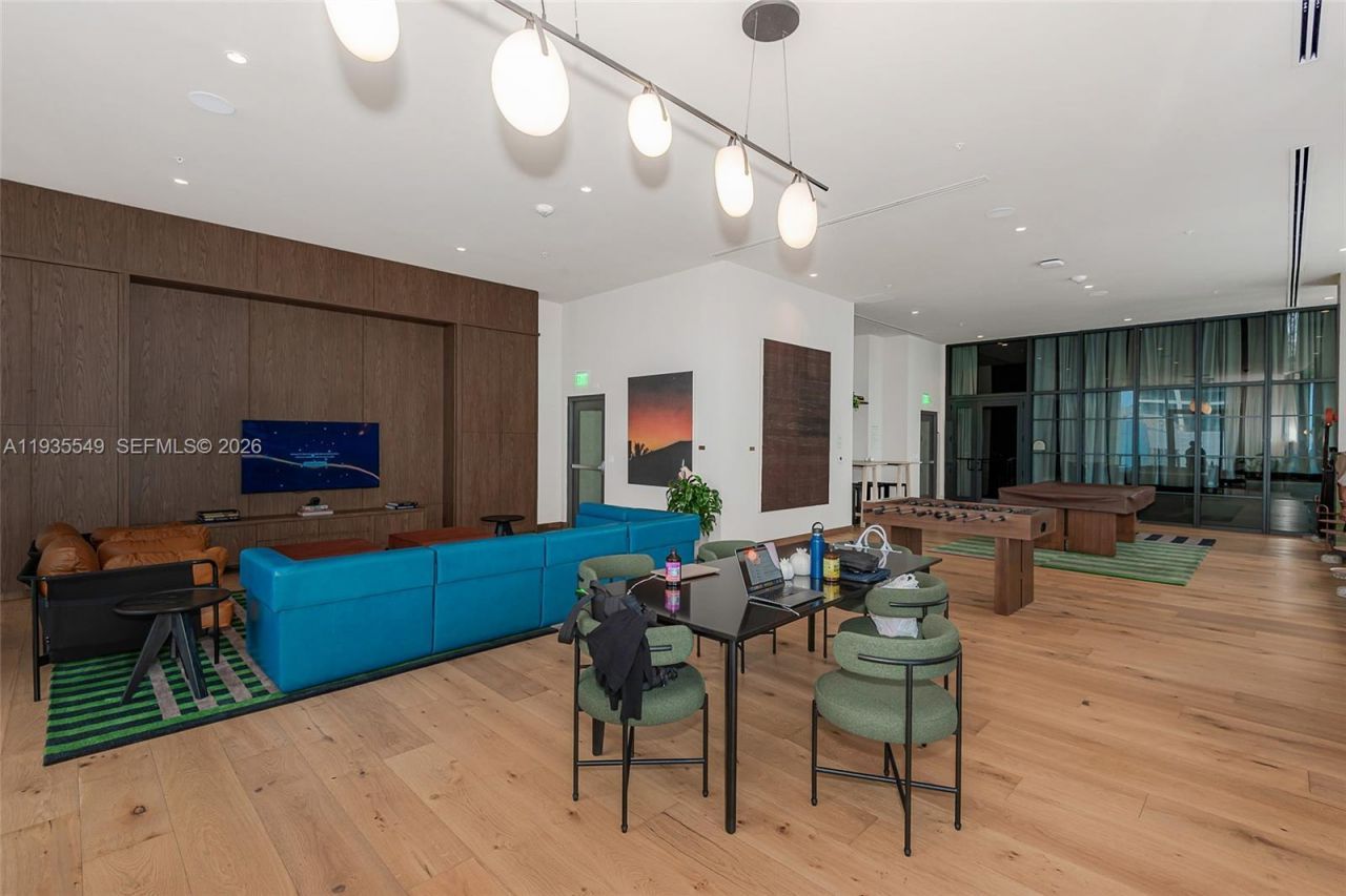 11 NE 6 St , Unit 1407, Miami, FL 33132 Photo