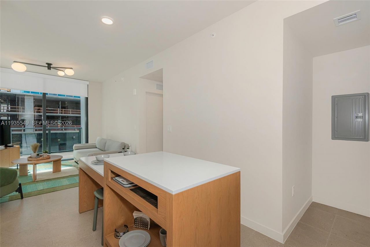 11 NE 6 St , Unit 1407, Miami, FL 33132 Photo