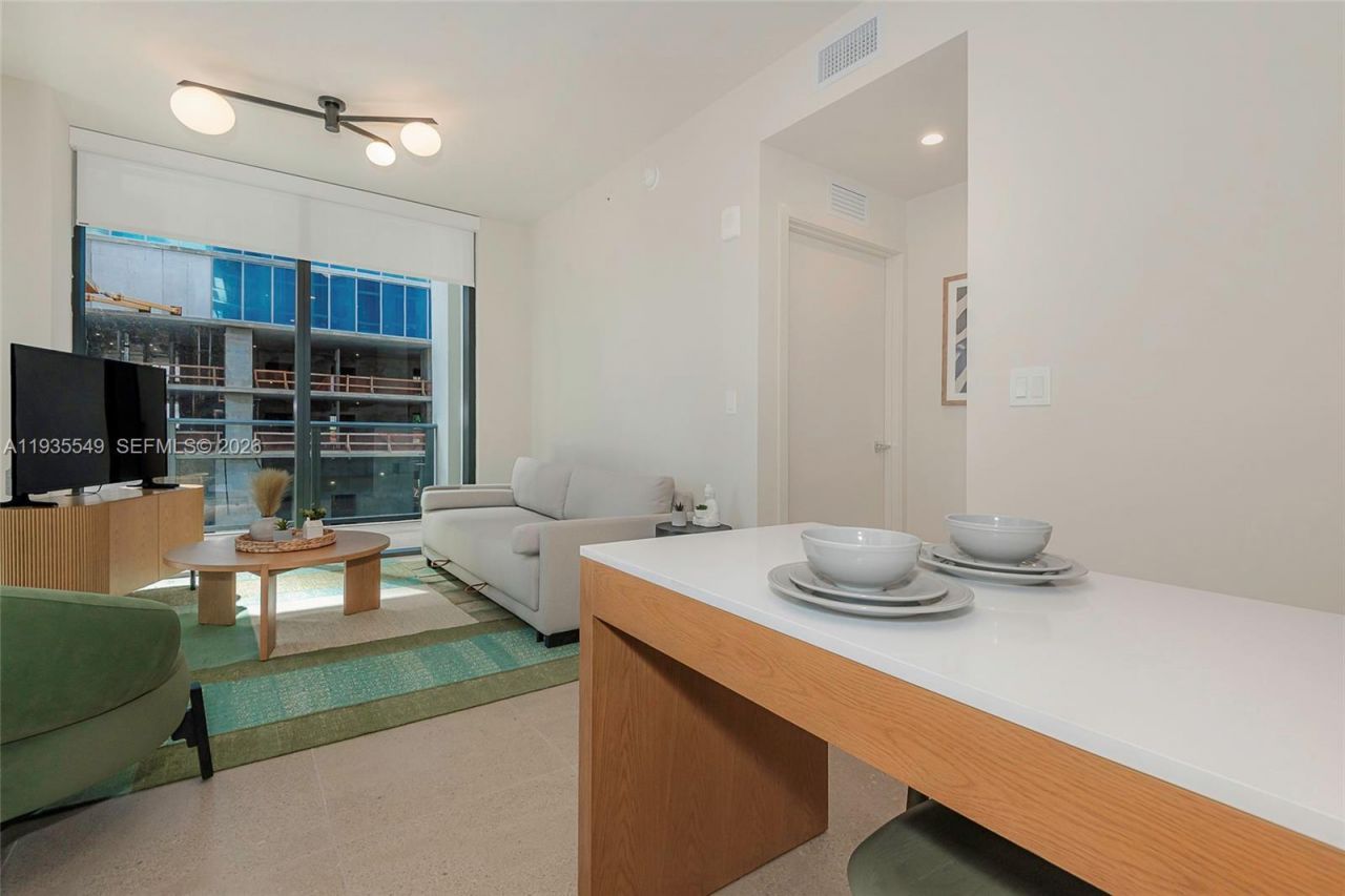 11 NE 6 St , Unit 1407, Miami, FL 33132 Photo
