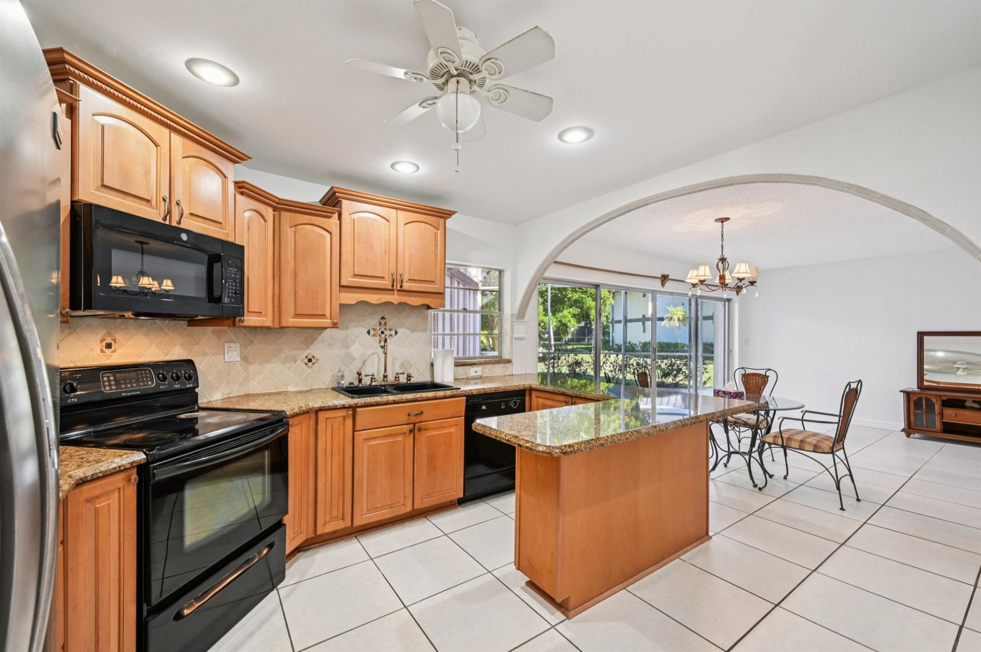 7 N Greenway Village N, Unit 111, Royal Palm Beach, FL 33411 Photo