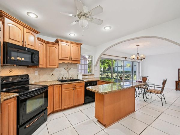 7 N Greenway Village N, Unit 111, Royal Palm Beach, FL 33411