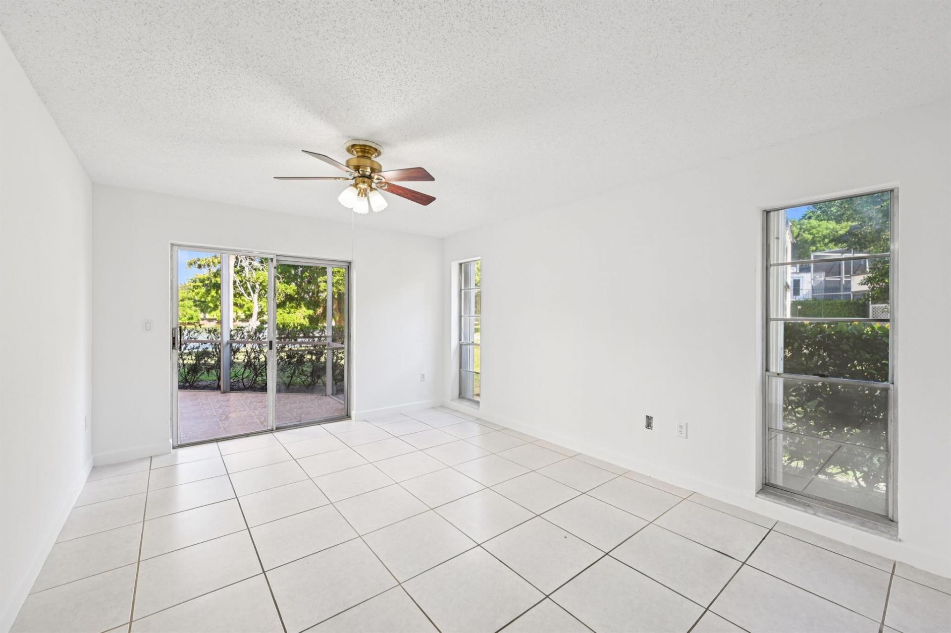7 N Greenway Village N, Unit 111, Royal Palm Beach, FL 33411 Photo