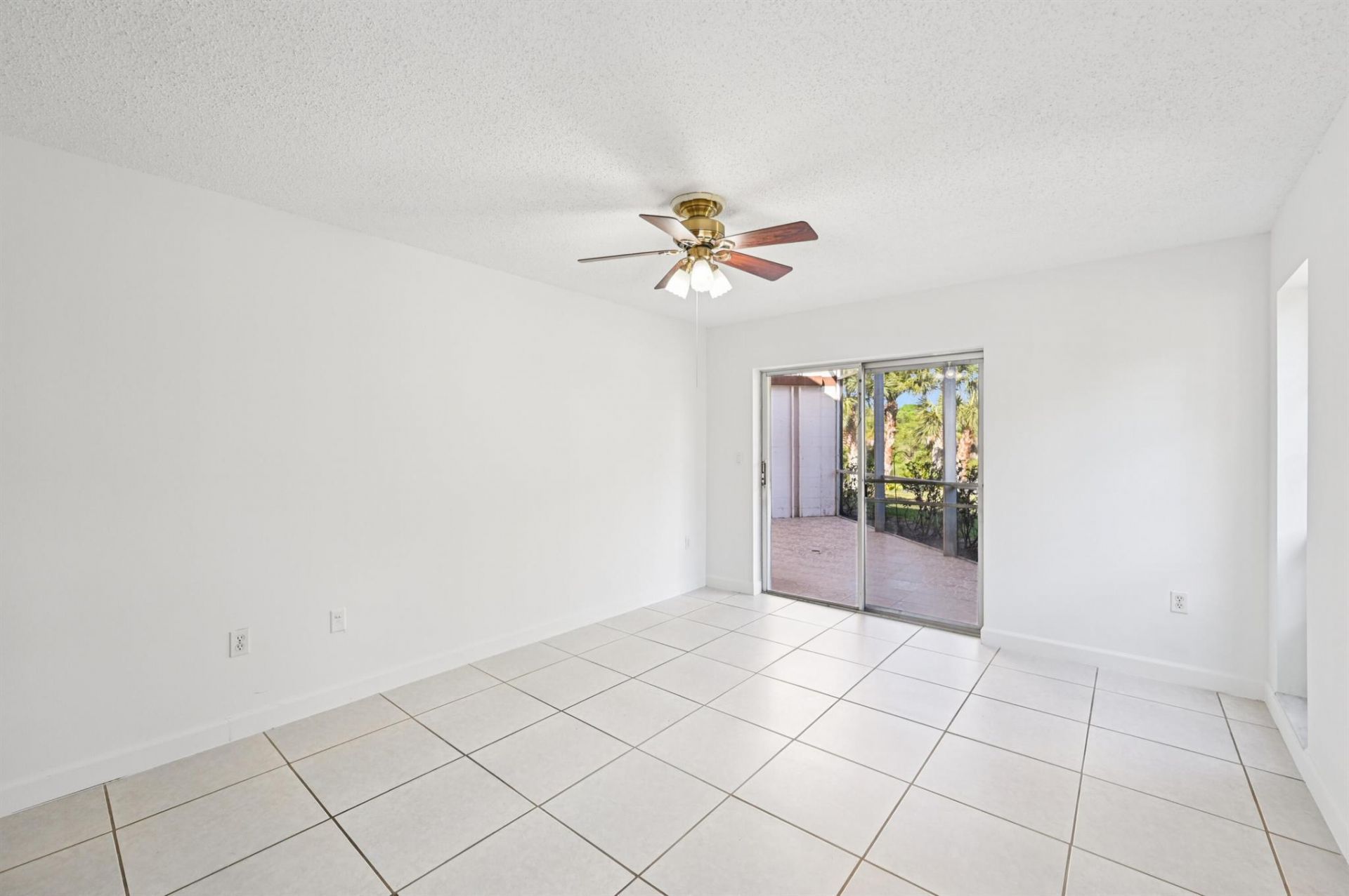 7 N Greenway Village N, Unit 111, Royal Palm Beach, FL 33411 Photo