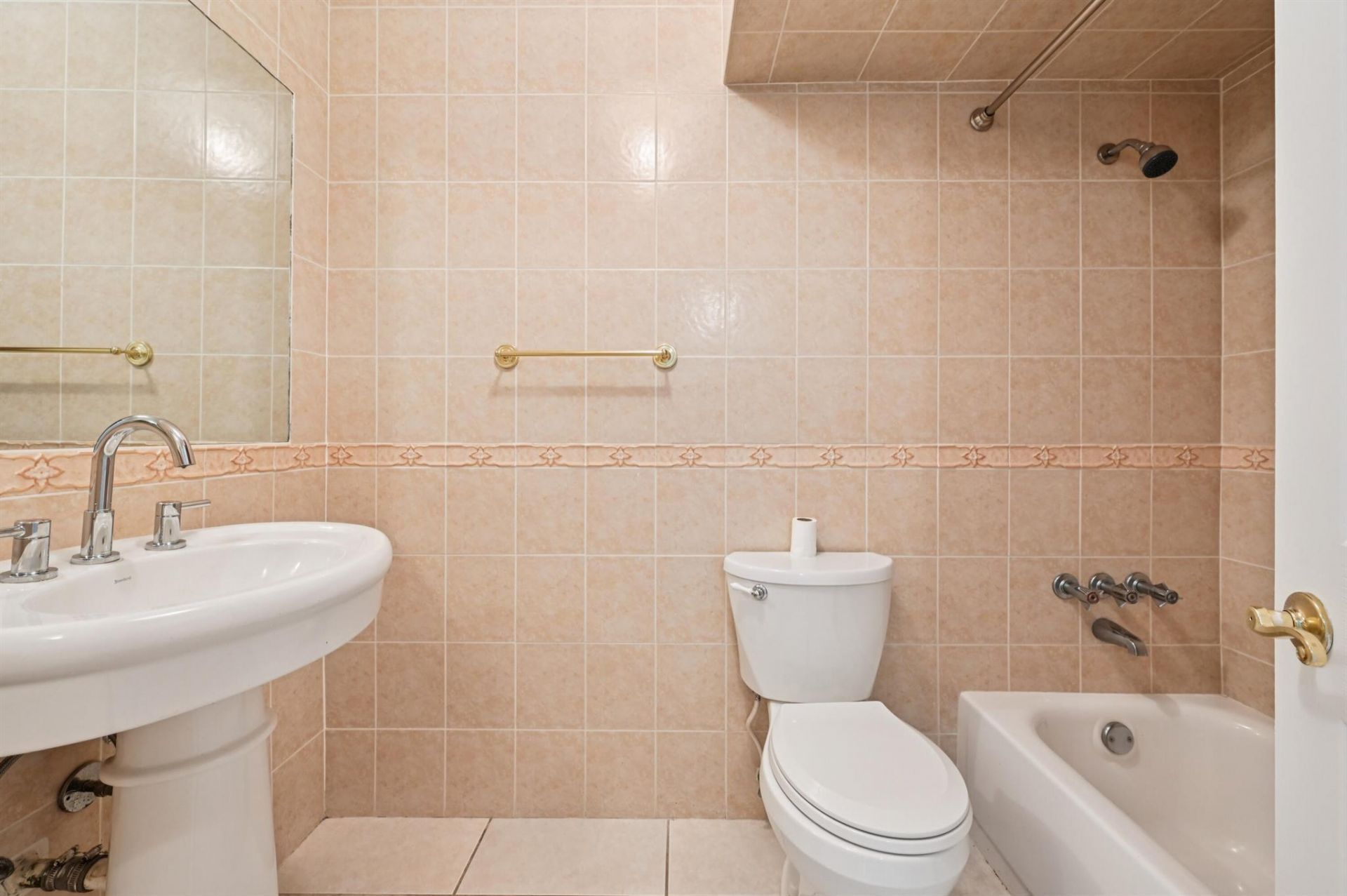 7 N Greenway Village N, Unit 111, Royal Palm Beach, FL 33411 Photo