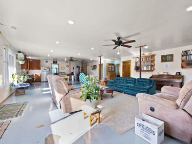 560 Hwy 243, Gravel Switch, KY 40328