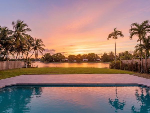 18735 NE 18th Ave, Miami, FL 33179