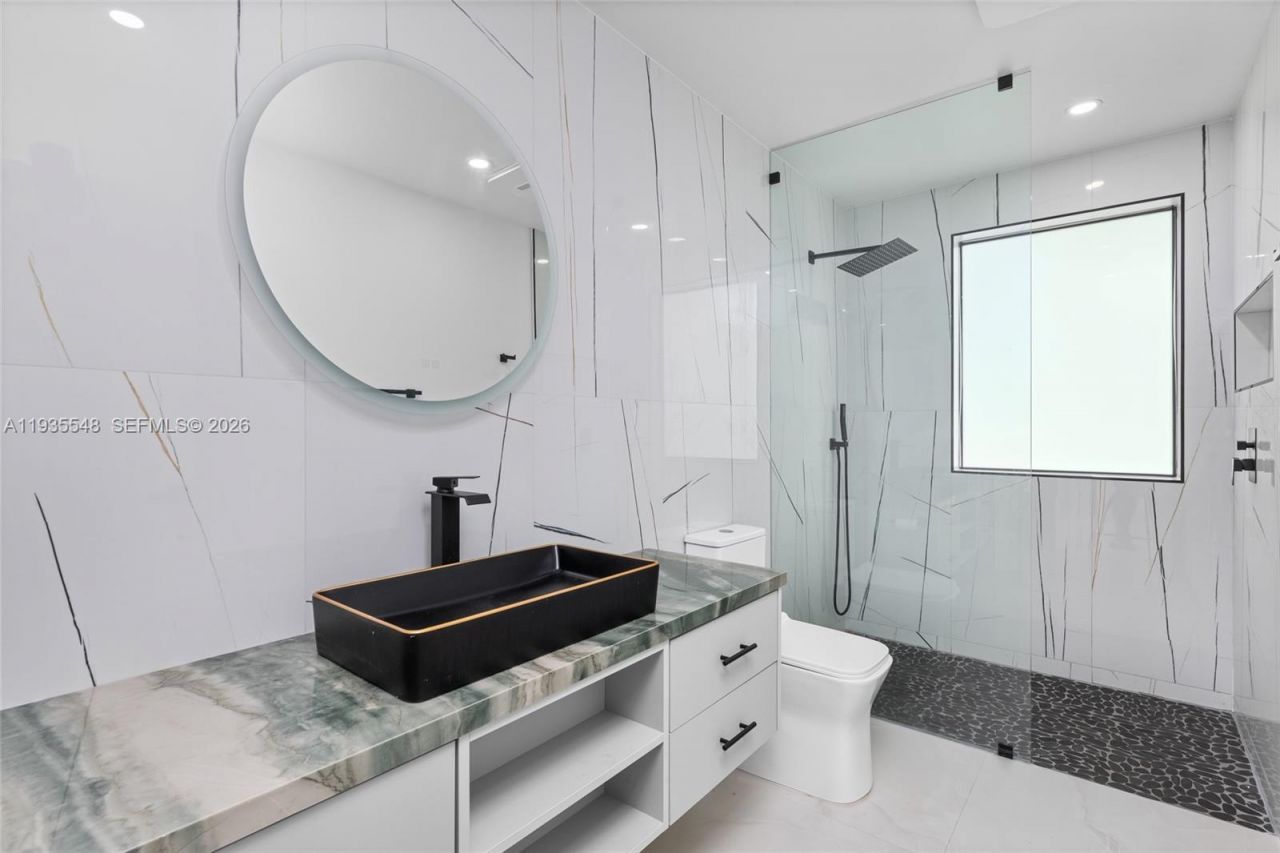 18735 NE 18th Ave, Miami, FL 33179 Photo