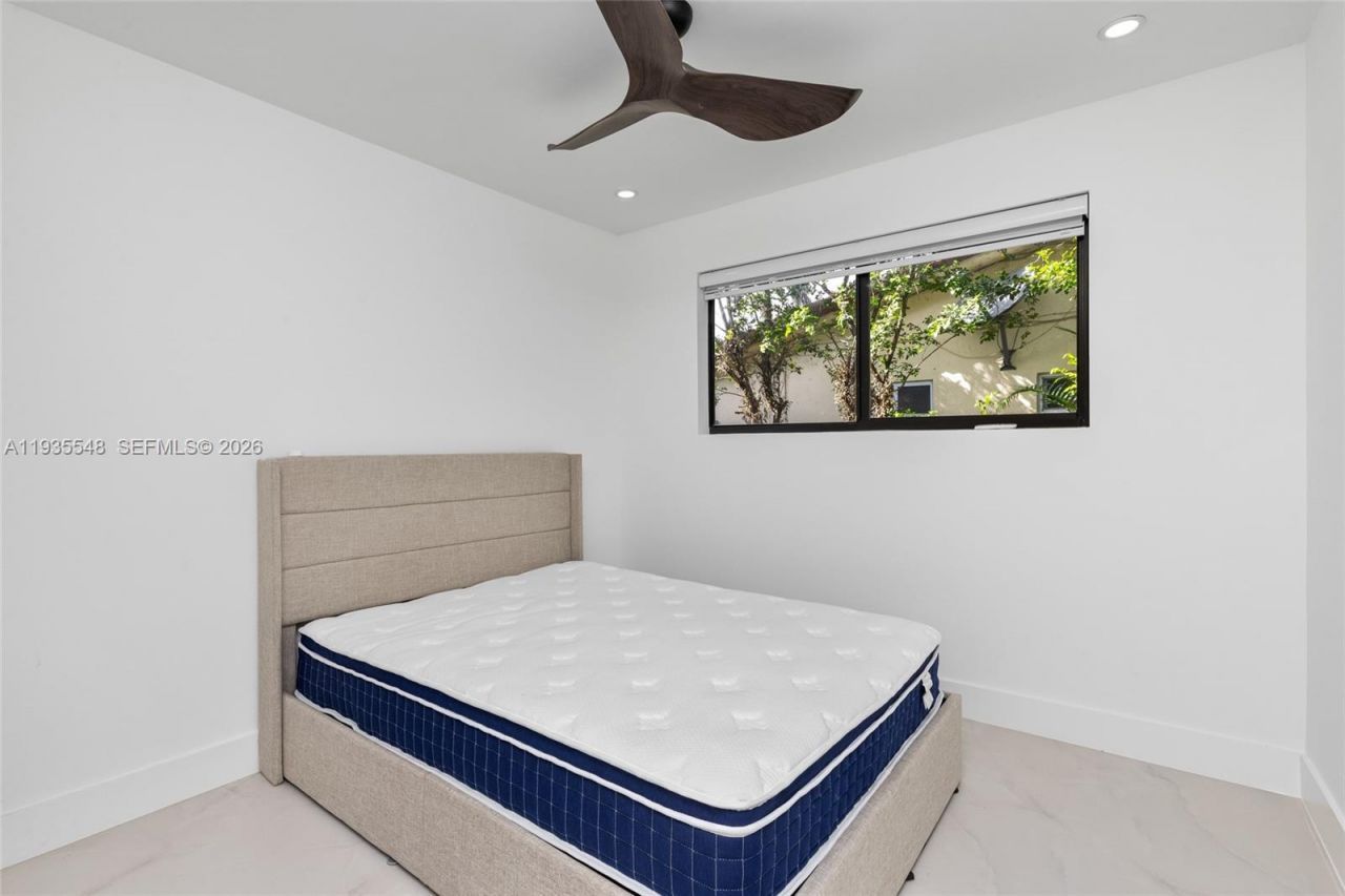 18735 NE 18th Ave, Miami, FL 33179 Photo