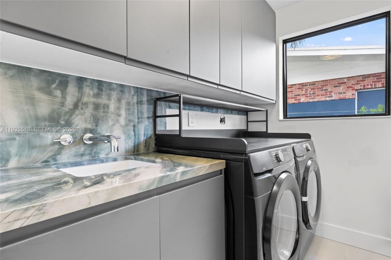 18735 NE 18th Ave, Miami, FL 33179 Photo