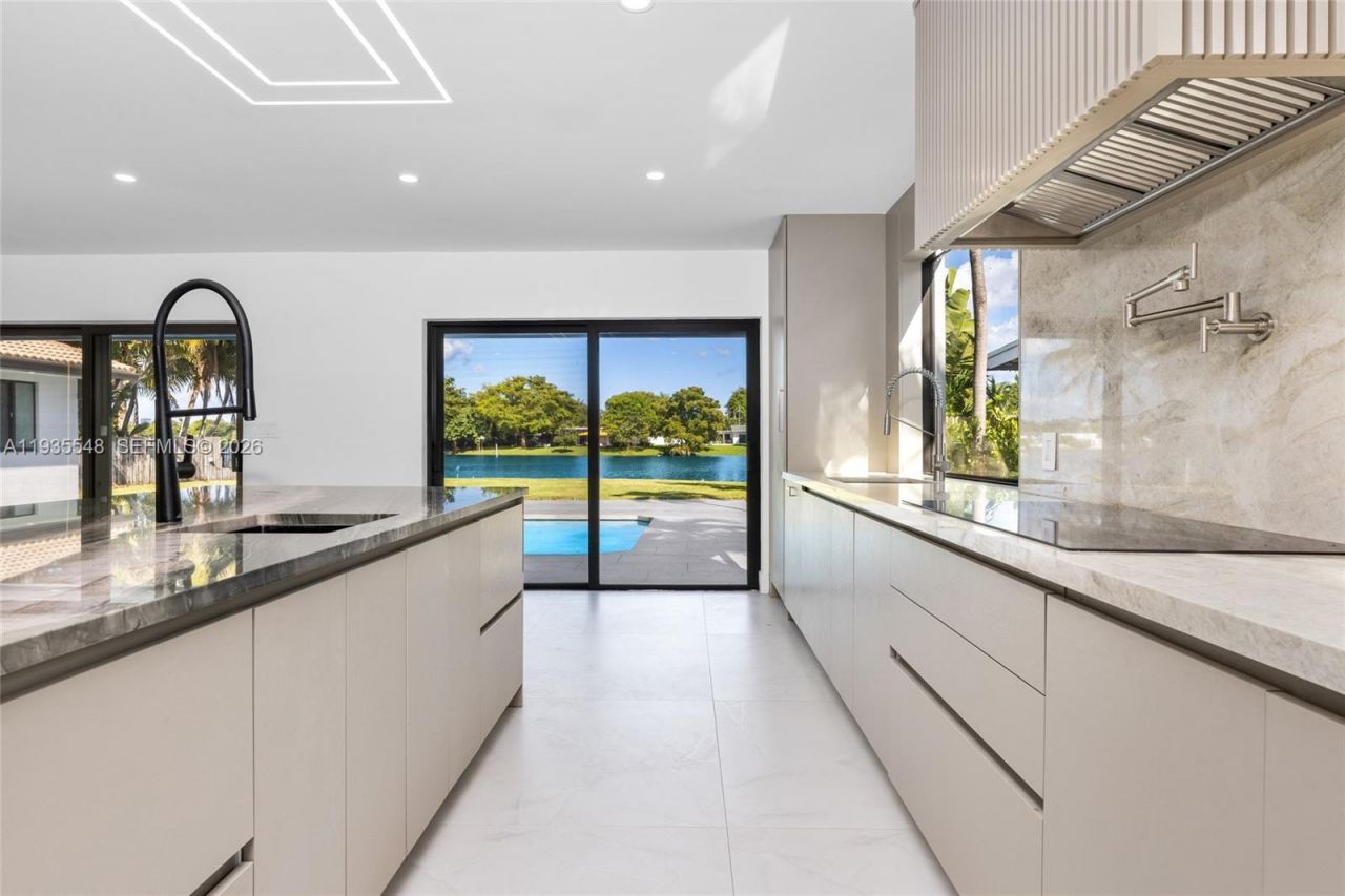 18735 NE 18th Ave, Miami, FL 33179 Photo