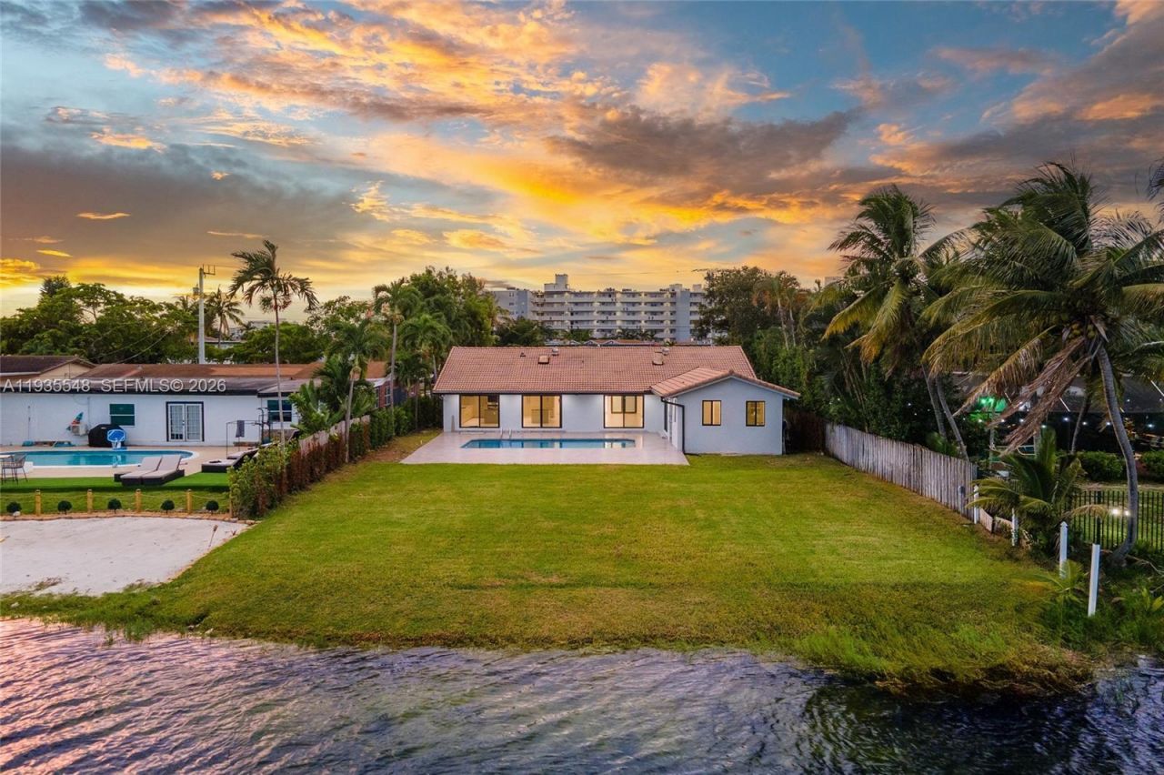 18735 NE 18th Ave, Miami, FL 33179 Photo