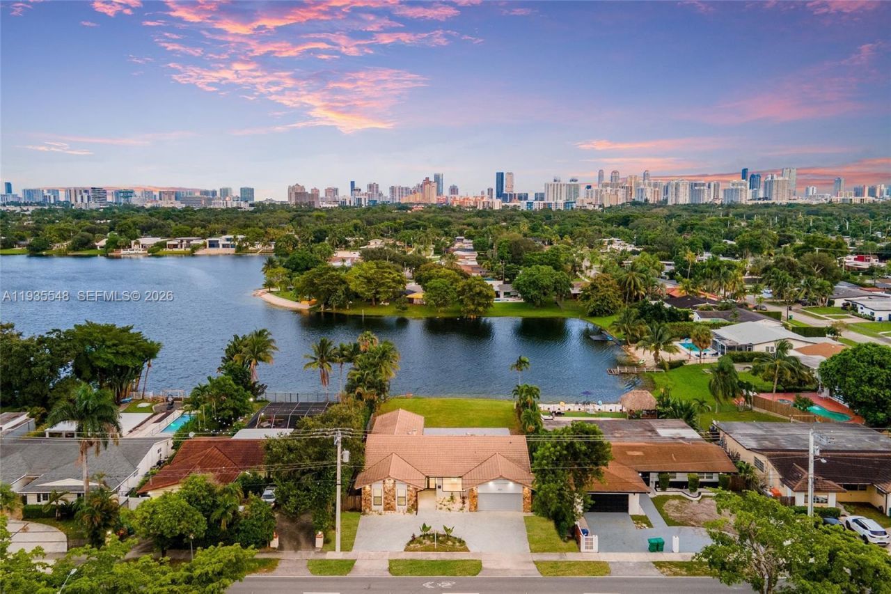 18735 NE 18th Ave, Miami, FL 33179 Photo