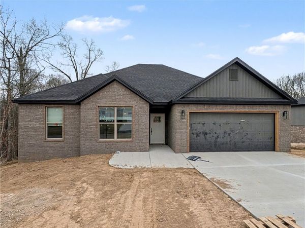 17 Orkney Drive, Bella Vista, AR 72715
