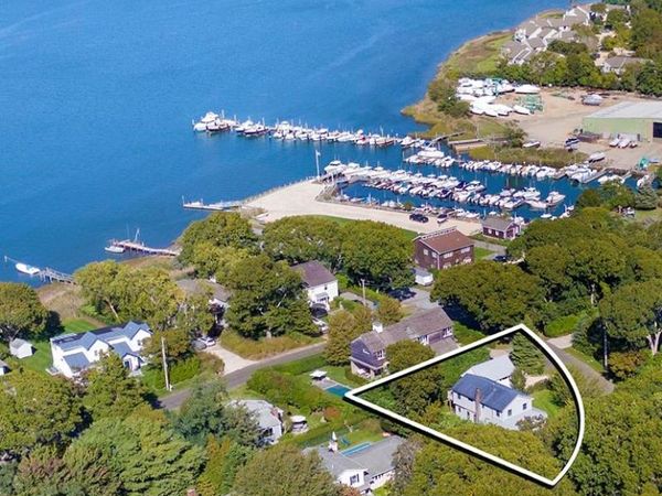 21 Cove Road, Sag Harbor, NY 11963