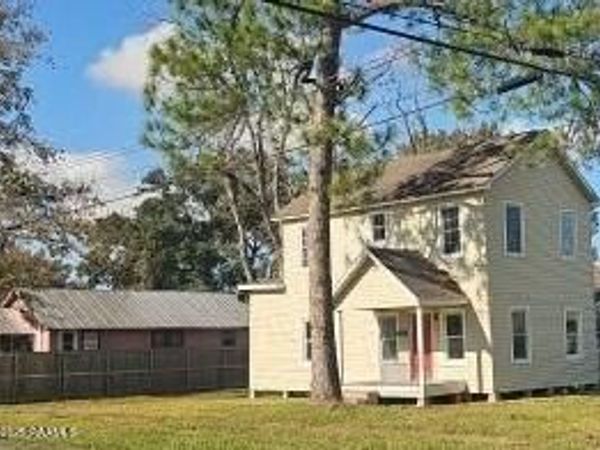 E Street, Crowley, LA 70526