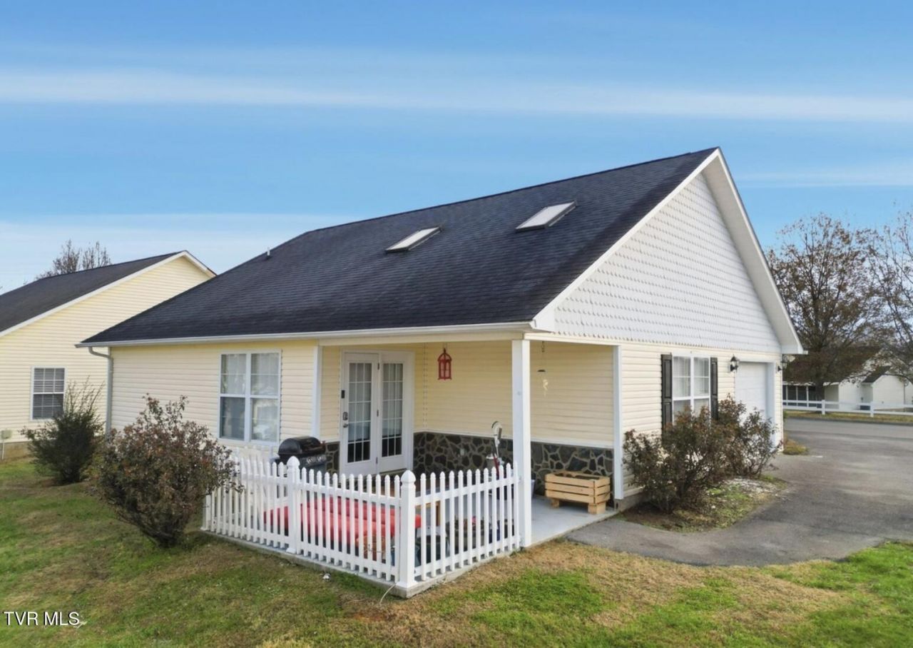 1842 Country Meadows Drive Sevierville, TN 37862